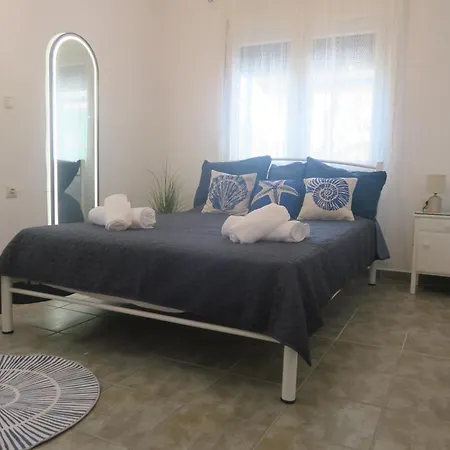 Efterpi Seaside House